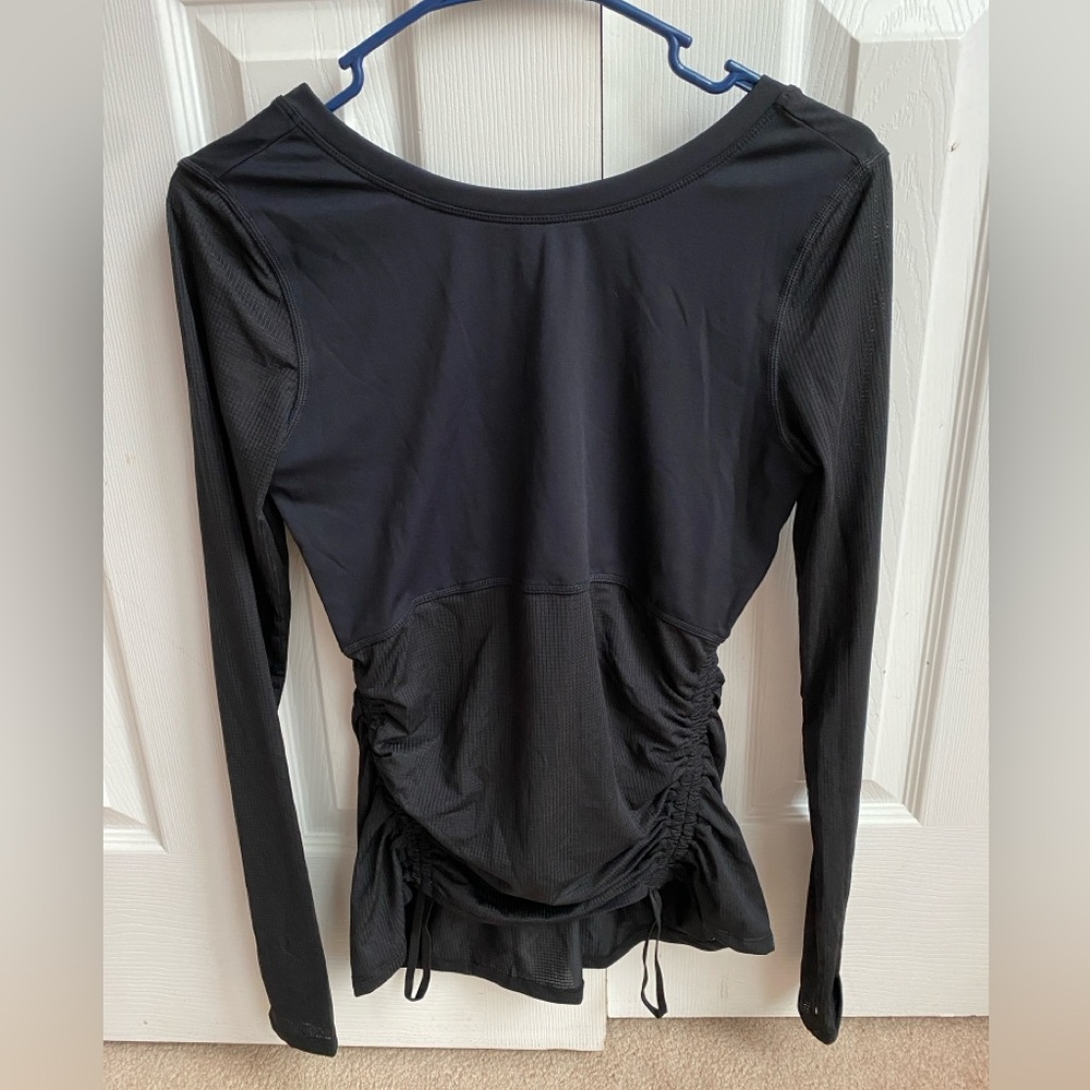 Chic Black Long Sleeve Women's Workout Top